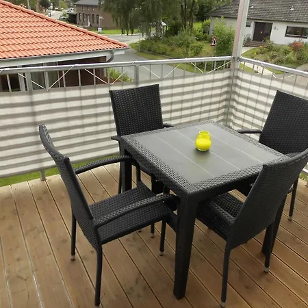 In Mit Grossem Balkon By Interhome דירה קפלן